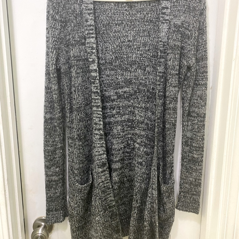 NO BOUNDARIES Gray Sweater